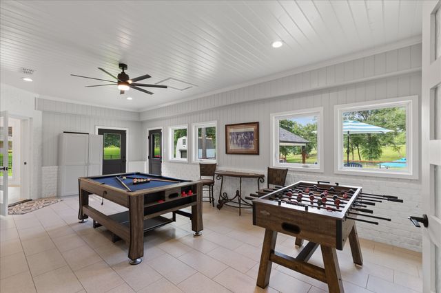 350 Pecan Creek Drive, Henderson, TX 75654