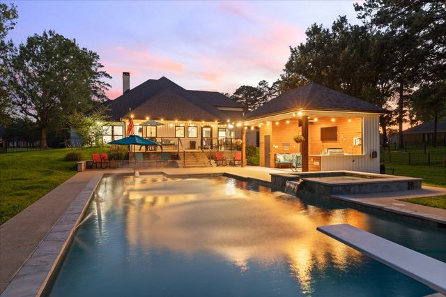 350 Pecan Creek Drive, Henderson, TX 75654