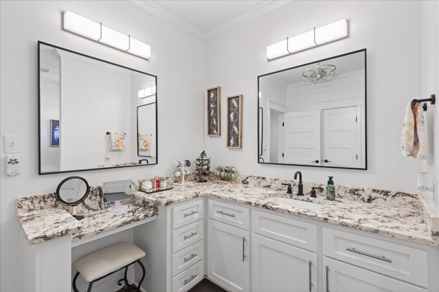 350 Pecan Creek Drive, Henderson, TX 75654