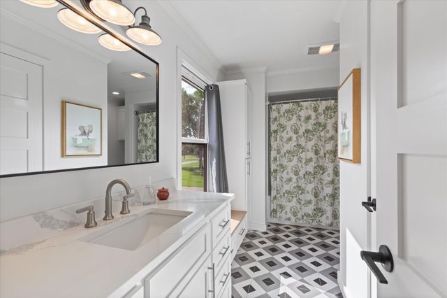 350 Pecan Creek Drive, Henderson, TX 75654