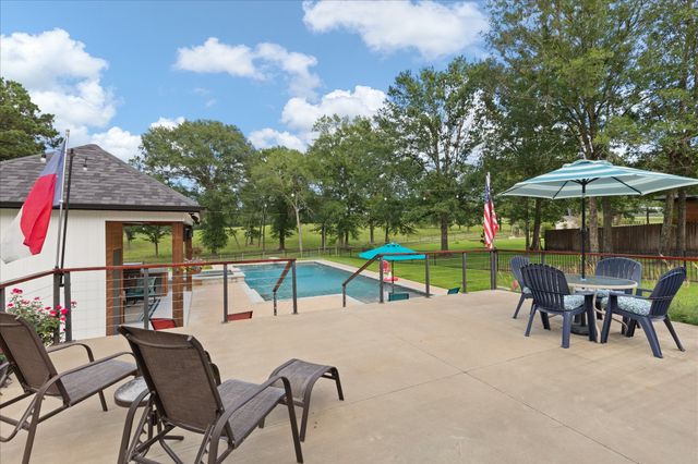 350 Pecan Creek Drive, Henderson, TX 75654
