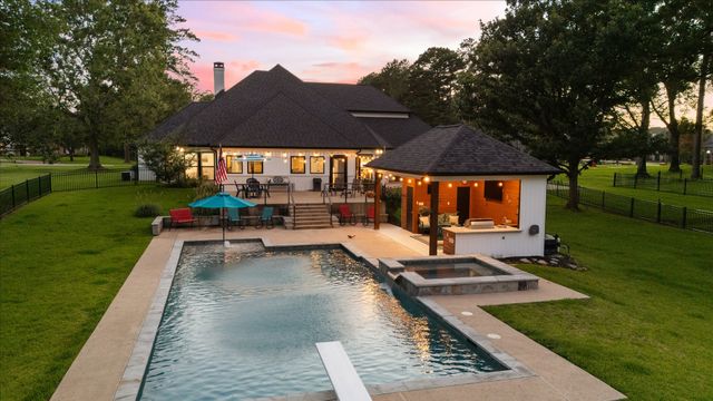 350 Pecan Creek Drive, Henderson, TX 75654
