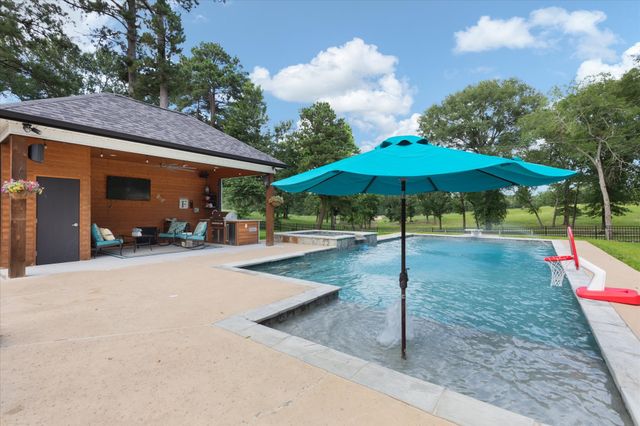 350 Pecan Creek Drive, Henderson, TX 75654