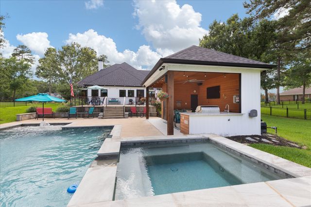 350 Pecan Creek Drive, Henderson, TX 75654
