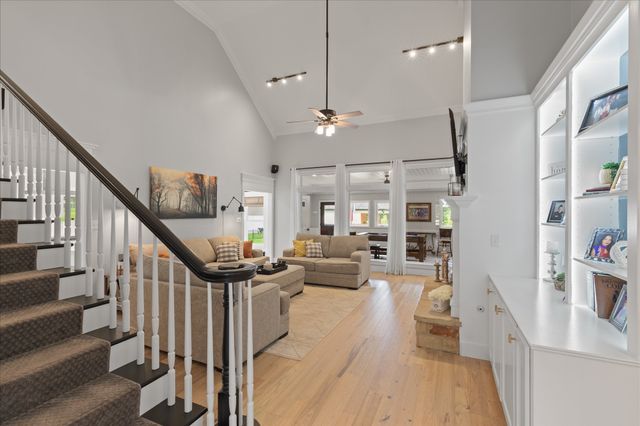350 Pecan Creek Drive, Henderson, TX 75654