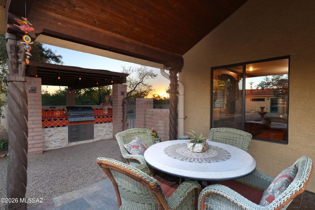 8915 N Hopdown Avenue, Tucson, AZ 85742