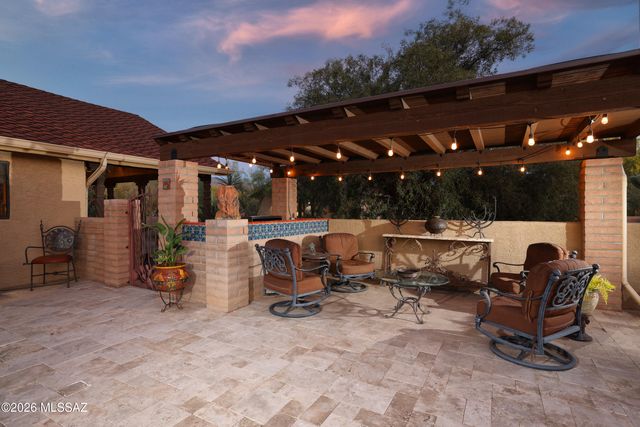8915 N Hopdown Avenue, Tucson, AZ 85742