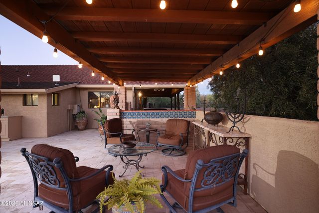 8915 N Hopdown Avenue, Tucson, AZ 85742