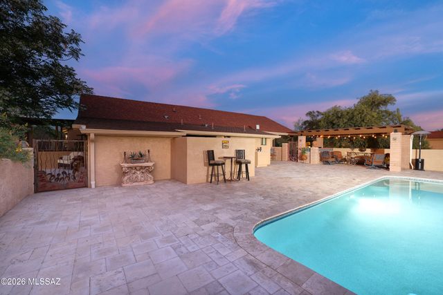 8915 N Hopdown Avenue, Tucson, AZ 85742