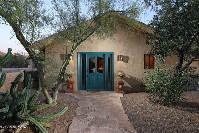 8915 N Hopdown Avenue, Tucson, AZ 85742