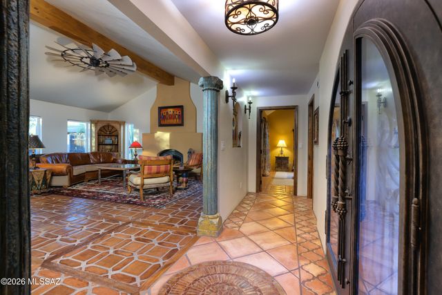 8915 N Hopdown Avenue, Tucson, AZ 85742
