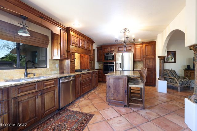 8915 N Hopdown Avenue, Tucson, AZ 85742