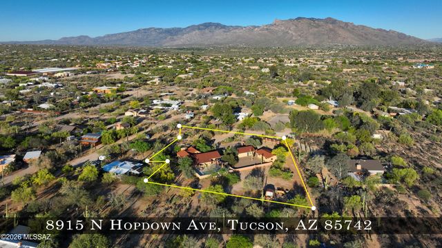 8915 N Hopdown Avenue, Tucson, AZ 85742