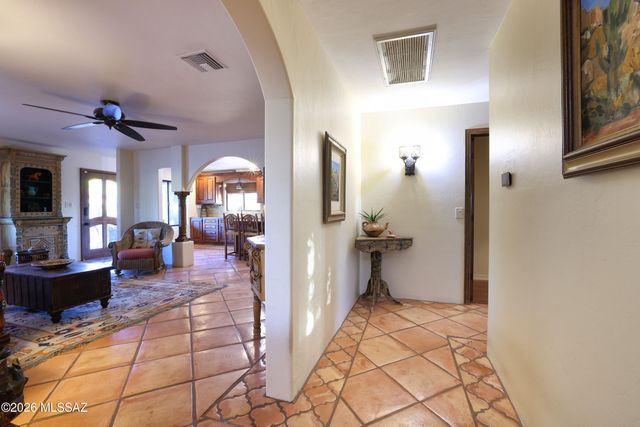8915 N Hopdown Avenue, Tucson, AZ 85742