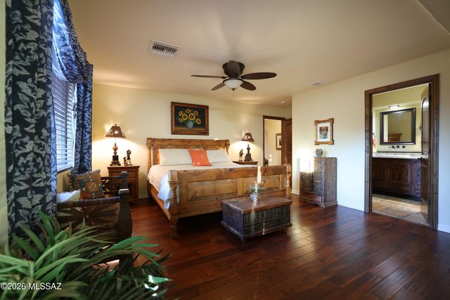 8915 N Hopdown Avenue, Tucson, AZ 85742