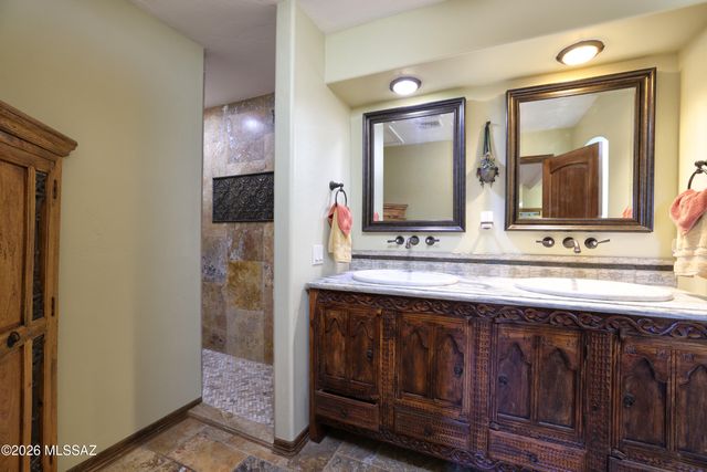 8915 N Hopdown Avenue, Tucson, AZ 85742