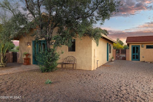 8915 N Hopdown Avenue, Tucson, AZ 85742