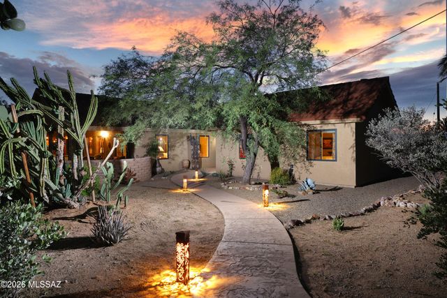 8915 N Hopdown Avenue, Tucson, AZ 85742