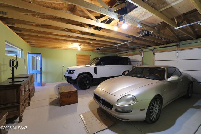 8915 N Hopdown Avenue, Tucson, AZ 85742