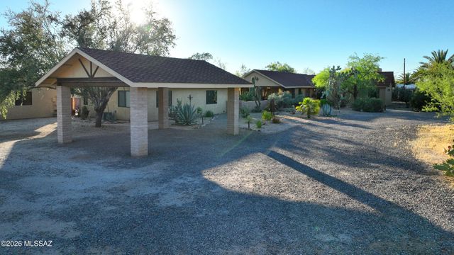 8915 N Hopdown Avenue, Tucson, AZ 85742