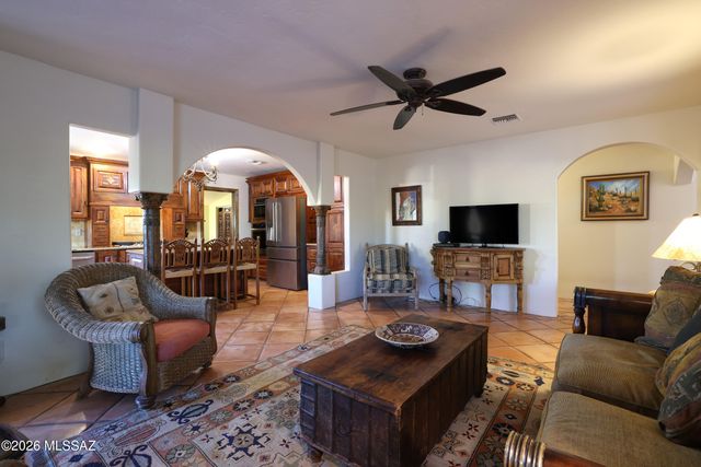 8915 N Hopdown Avenue, Tucson, AZ 85742