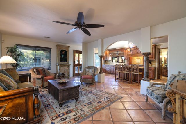 8915 N Hopdown Avenue, Tucson, AZ 85742