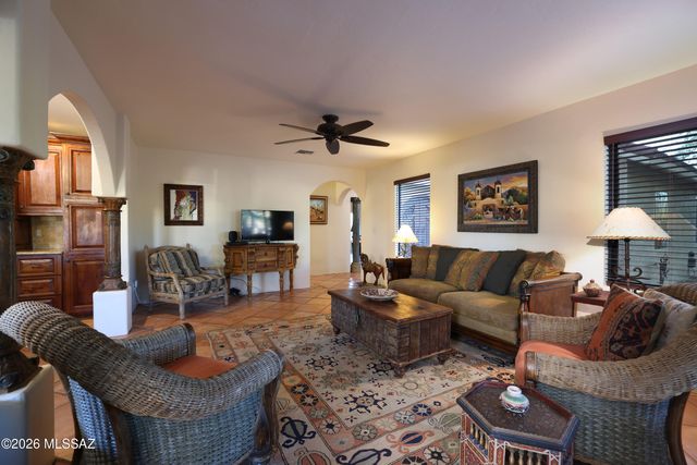 8915 N Hopdown Avenue, Tucson, AZ 85742