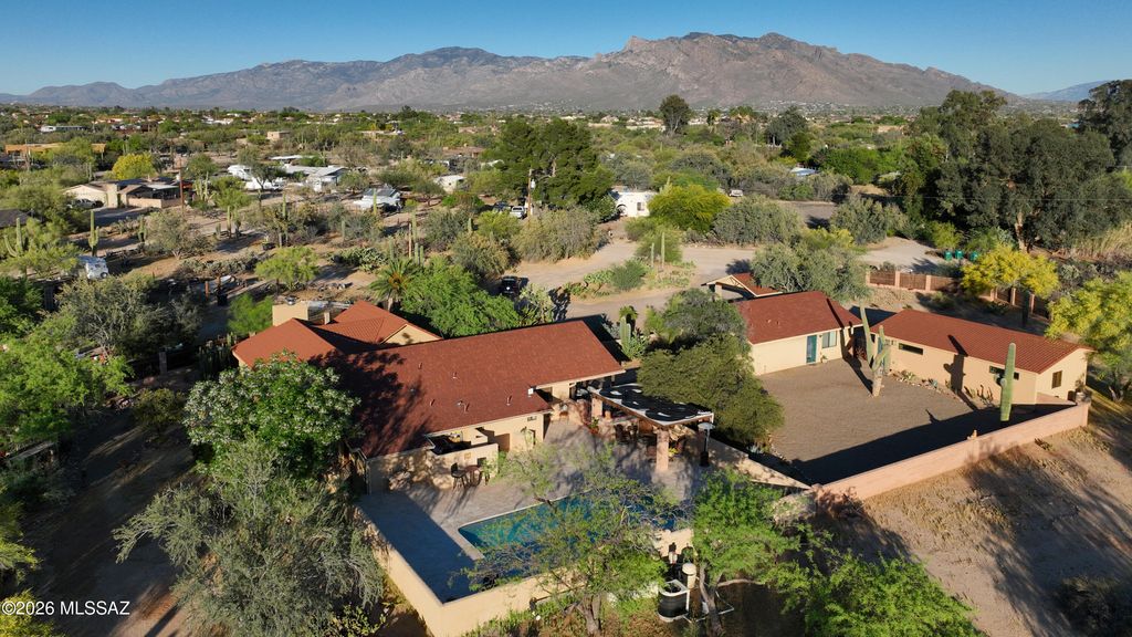 8915 N Hopdown Avenue, Tucson, AZ 85742