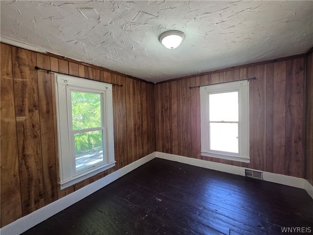 2430 Cudaback Avenue, Niagara Falls, NY 14303