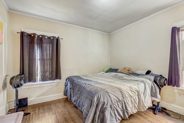 2211 Foster Street, Evanston, IL 60201