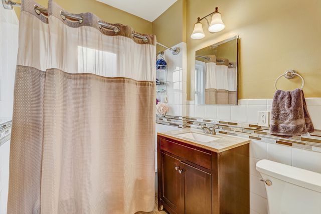 2211 Foster Street, Evanston, IL 60201