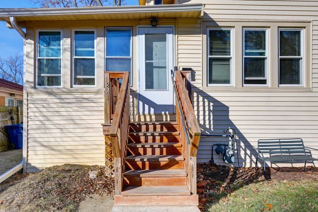 2211 Foster Street, Evanston, IL 60201