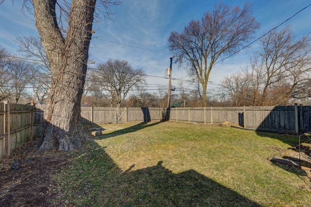 2211 Foster Street, Evanston, IL 60201