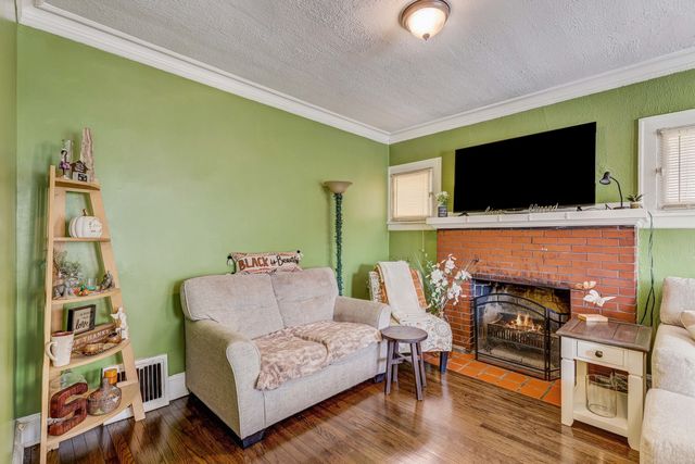 2211 Foster Street, Evanston, IL 60201