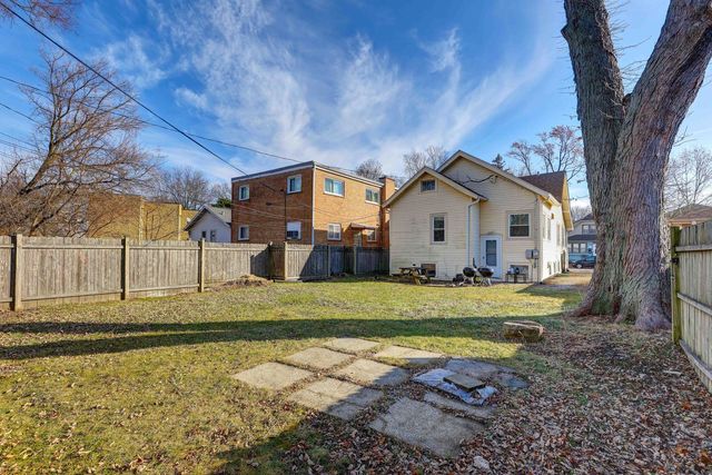 2211 Foster Street, Evanston, IL 60201