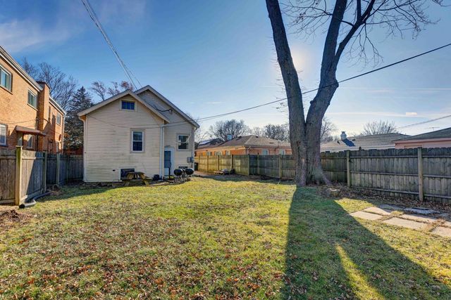 2211 Foster Street, Evanston, IL 60201