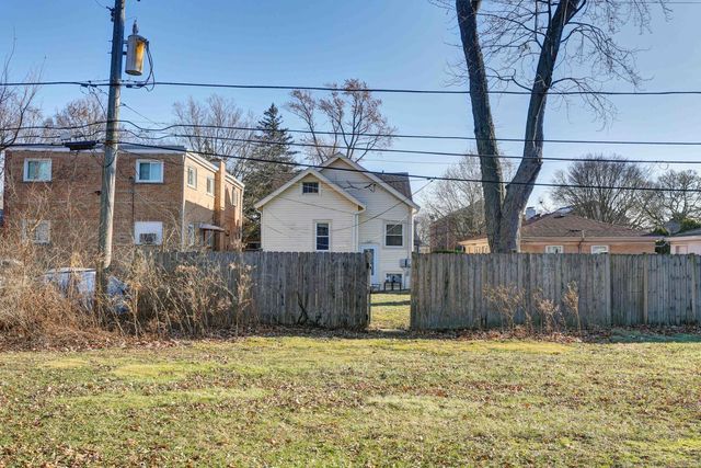 2211 Foster Street, Evanston, IL 60201