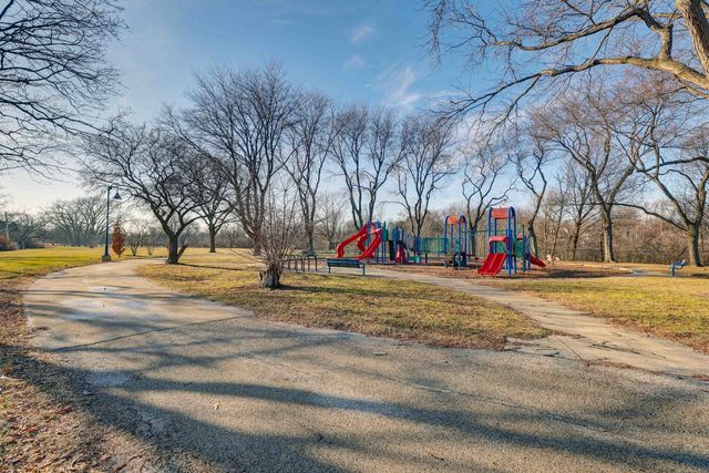 2211 Foster Street, Evanston, IL 60201