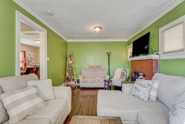 2211 Foster Street, Evanston, IL 60201