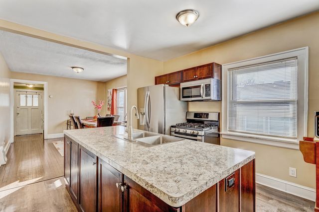 2211 Foster Street, Evanston, IL 60201