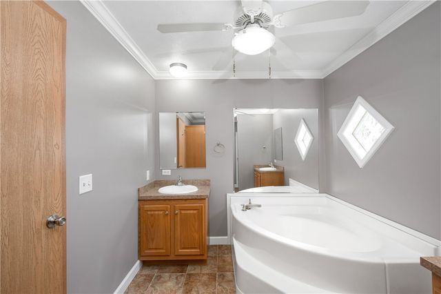 605 Amy Ln, Center Twp, PA 16001