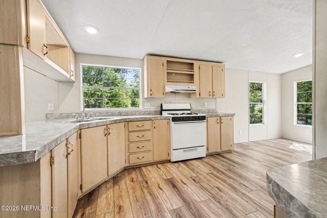 145 DAWSON Drive, Interlachen, FL 32148
