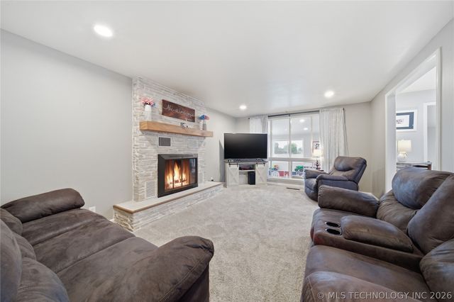 10104 E 136th Street N, Collinsville, OK 74021