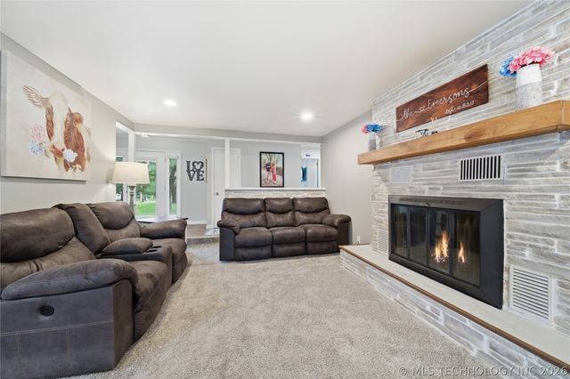 10104 E 136th Street N, Collinsville, OK 74021