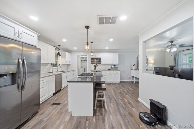 10104 E 136th Street N, Collinsville, OK 74021