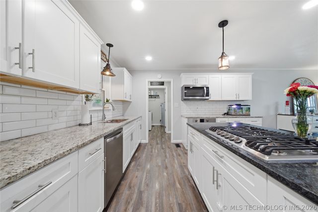 10104 E 136th Street N, Collinsville, OK 74021