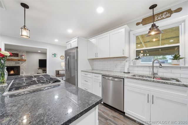 10104 E 136th Street N, Collinsville, OK 74021