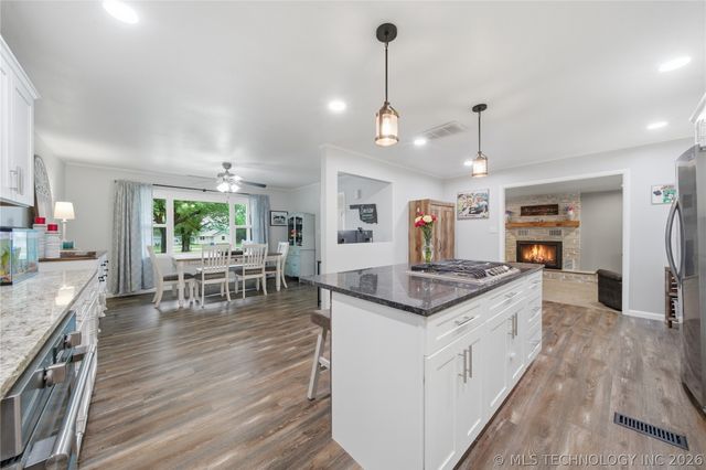 10104 E 136th Street N, Collinsville, OK 74021