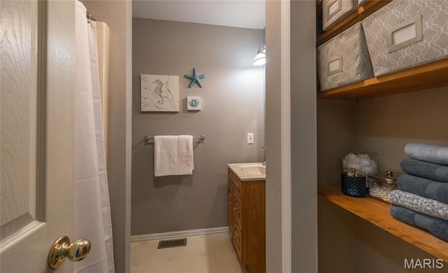 1560 Hinson Lane, St Clair, MO 63077