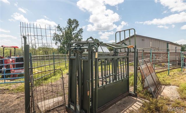 1560 Hinson Lane, St Clair, MO 63077
